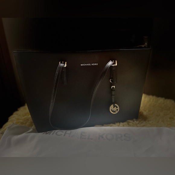 Michael Kors :Jet Set Travel Tote bag : Medium size(black) - Picture 2 of 6